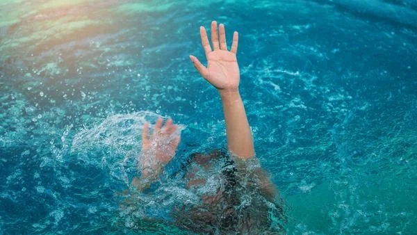 Chi tiết ngữ cảnh quyết định mơ thấy người chết đuối đánh con gì Chi tiết ngữ cảnh quyết định mơ thấy người chết đuối đánh con gì