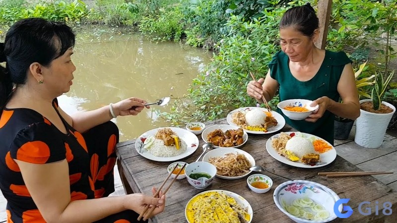 Mơ thấy ăn cơm với người lạ là lời cảnh báo trong vấn đề làm ăn Mơ thấy ăn cơm với người lạ là lời cảnh báo trong vấn đề làm ăn