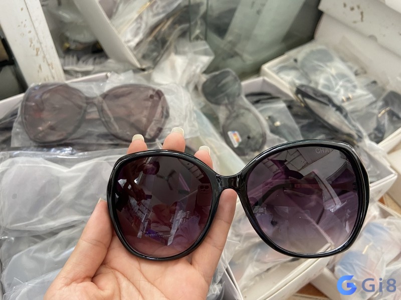 Mơ thấy mình đang mua kính cho thấy tình cảm của bạn đang có vấn đề Mơ thấy mình đang mua kính cho thấy tình cảm của bạn đang có vấn đề